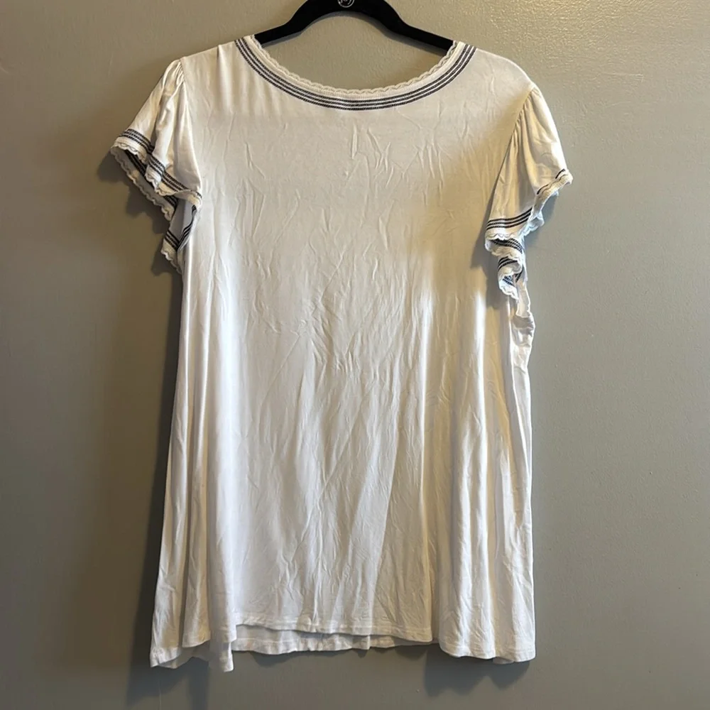 NWOT Torrid Super Soft Crewneck Embroidered Flutter Sleeve Top, sz 0 - Picture 6 of 8